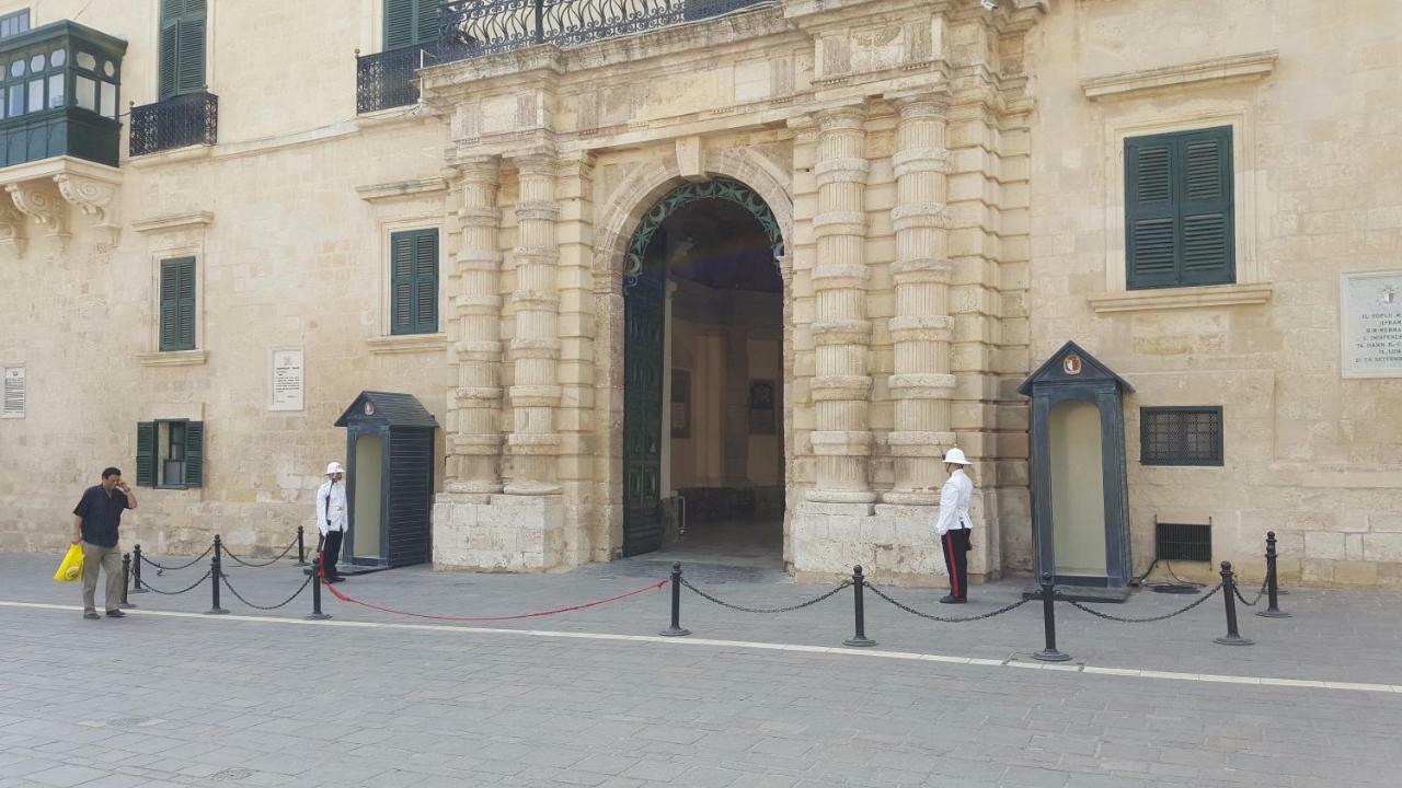 Valletta Main Street Apartment Екстериор снимка